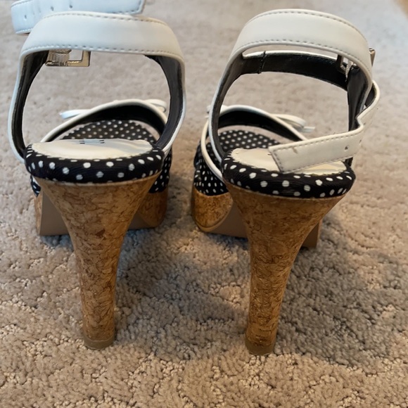 Black with white dot sandals size 8 - Picture 2 of 6